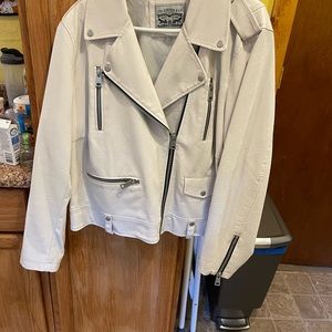 Levi white leather jacket size 2x. Wore twice. Perfect condition.